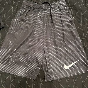 NIKE Boys Athletic Shorts With Pockets & Drawstring Waist-Black/White Dots Sz L